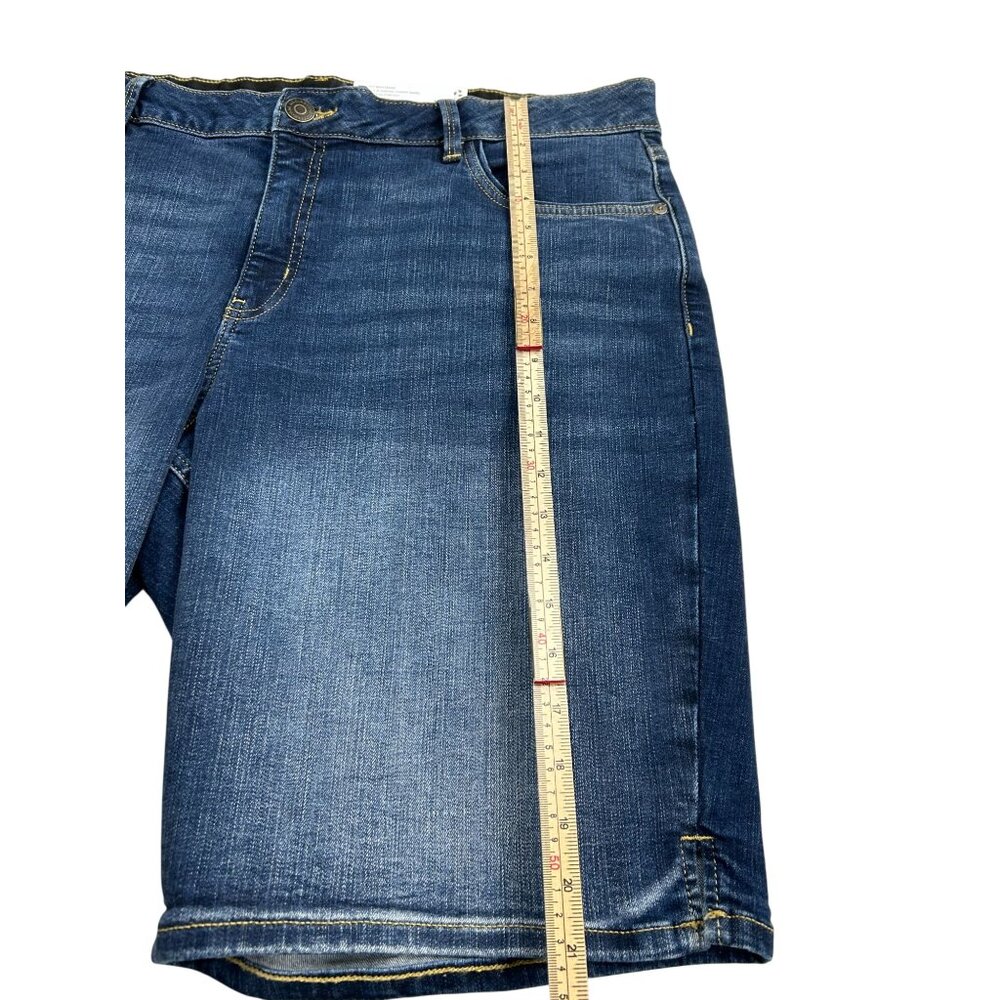 Liz Claiborne Womens Mid-Rise Sara Denim Shorts Size 18 Blue Made In Pakistan - Picture 3 of 11